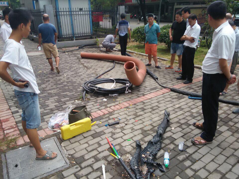 危難之時顯身手   愛崗敬業(yè)保平安