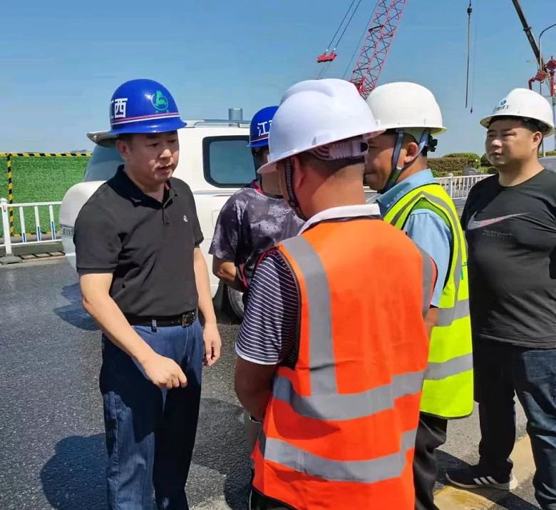 羅輝到沿江中北大道快速路改造工程、真君路隧道工程項(xiàng)目檢查工作