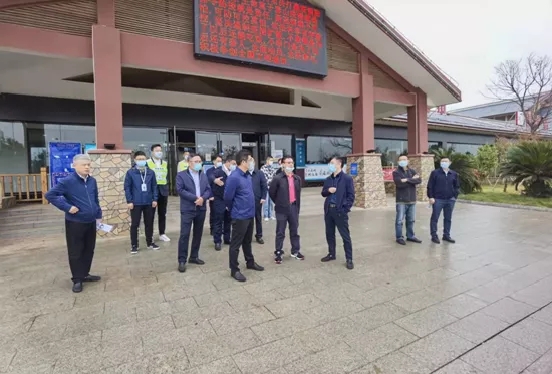 省交通運輸廳黨委委員、副廳長王昭春調(diào)研贛江服務(wù)區(qū)提質(zhì)升級